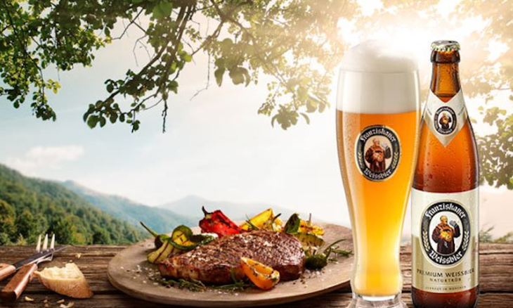 Franziskaner Weissbier met vleesgerecht Franziskaner Weissbier met vleesgerecht